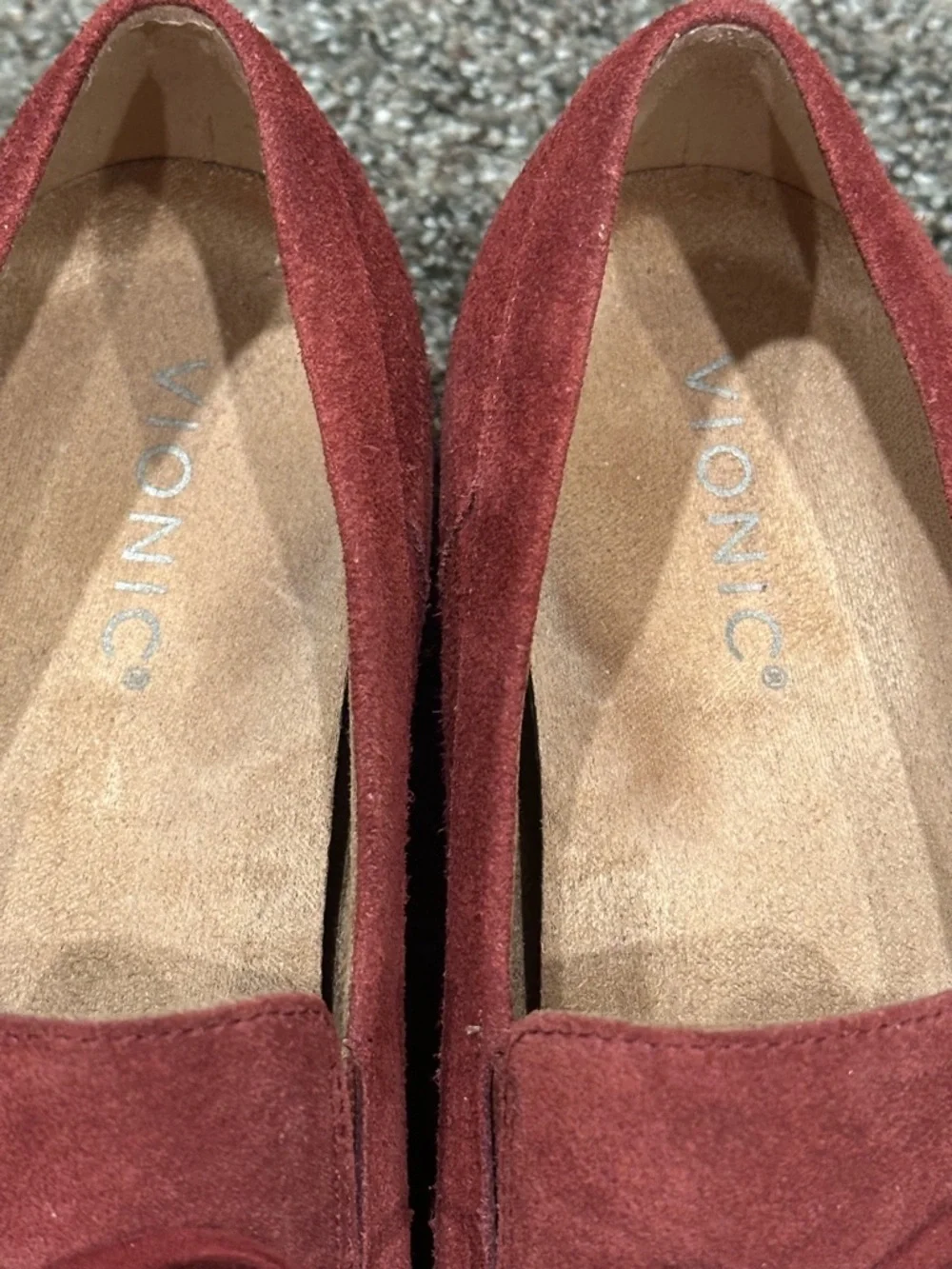 Vionic burgundy suede